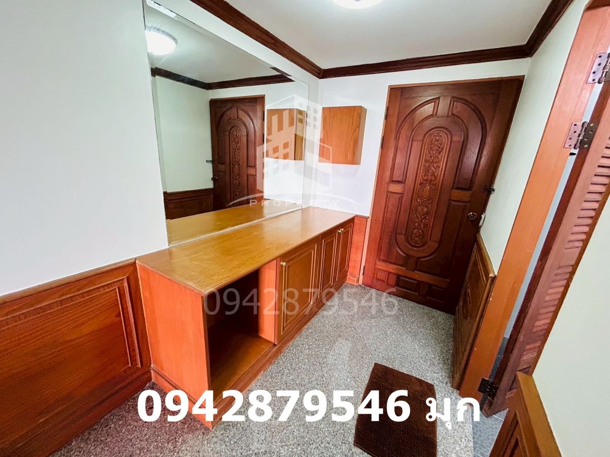 ให้เช่าคอนโดรัชดา ห้วยขวาง : เช่าคอนโด ศรีวราแมนชั่น 1 ขนาด 40 ตรม studio renovate ใหม่ แบบ Thai Contemporary Style