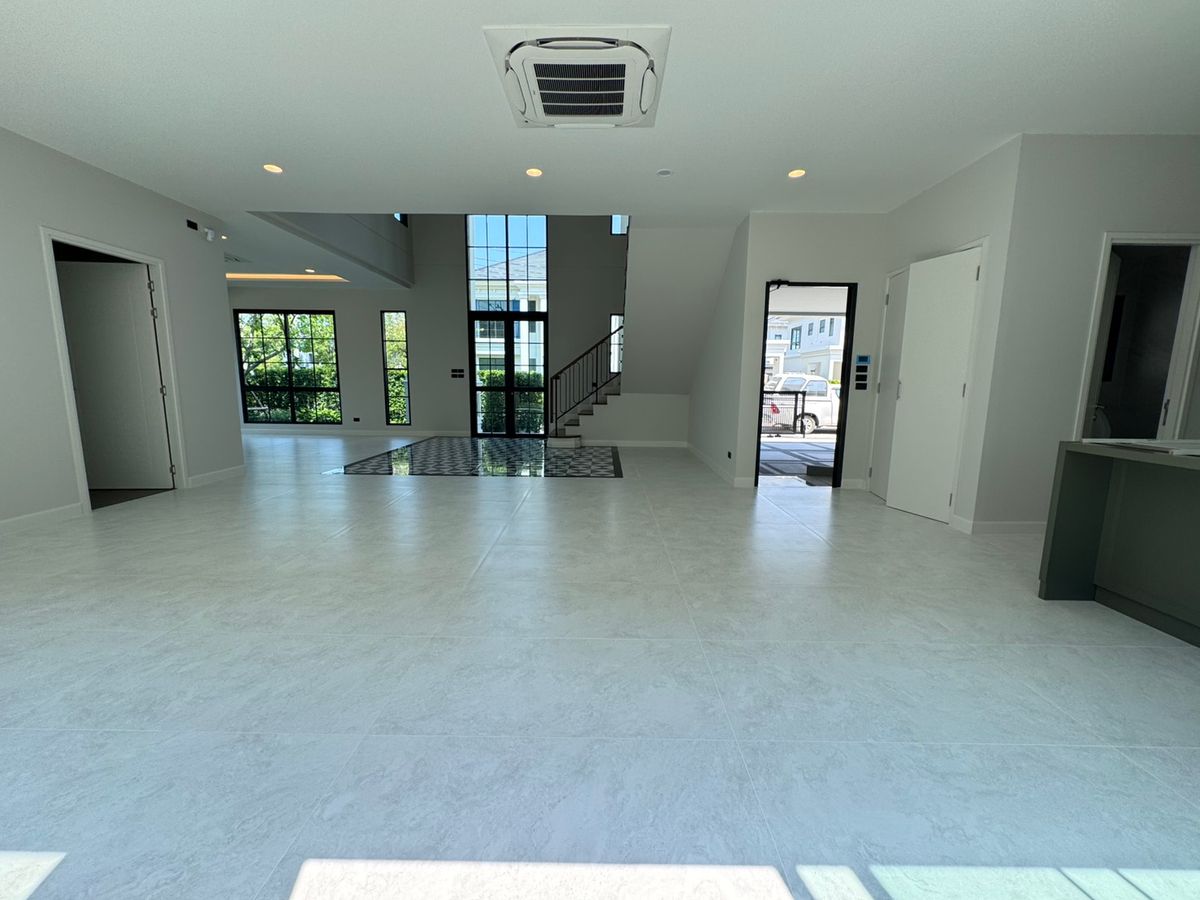 For RentHouseChaengwatana, Muangthong : Setthasiri Ngamwongwarn, a beautiful single house, good location, near Dae Mall Ngam Wong Wan and the expressway, just 5 minutes, available for rent.