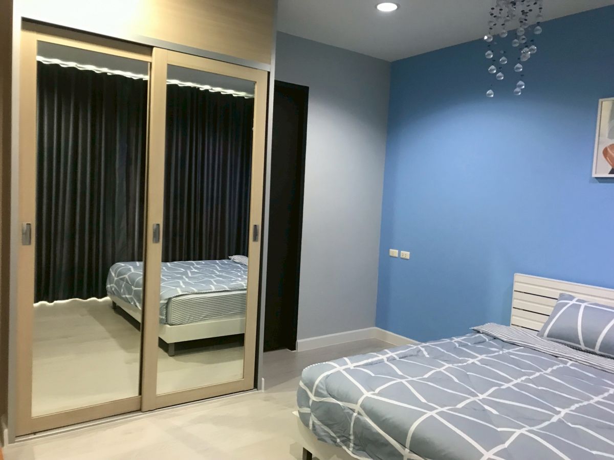For RentCondoRatchathewi,Phayathai : Rent Baan Klang Krung Siam - Pathumwan, a large bedroom in the hottest location. Guaranteed that this room is very fast. 🔥
