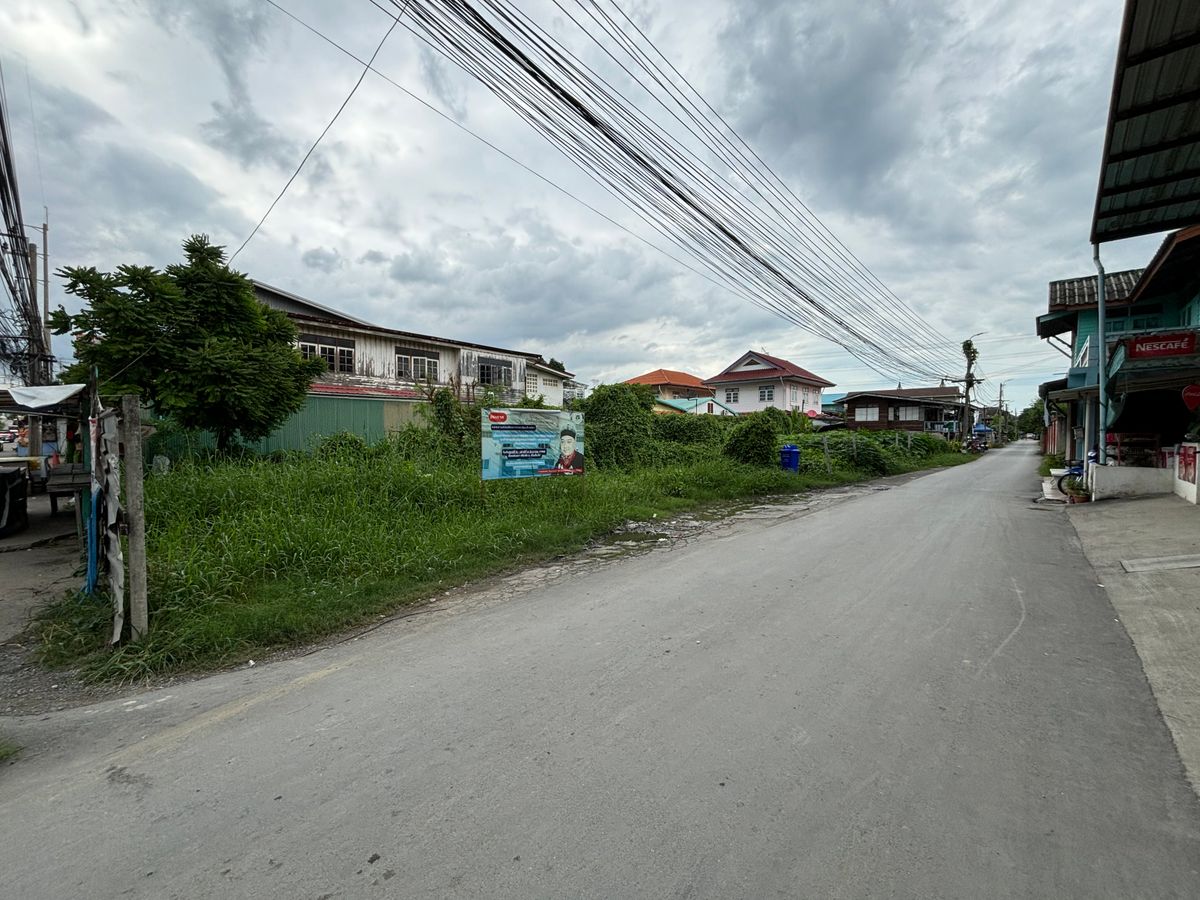 ขายที่ดินอ่อนนุช อุดมสุข : [17 กันยายน 2568] ที่ดินแปลงมุม 162 ตารางวา, อ่อนนุช 65 แยก 2, สุขุมวิท 77, กว้าง 17.5 เมตร ลึก 41 เมตร, 10,530,000.- (65,000 บาท/ตารางวา)