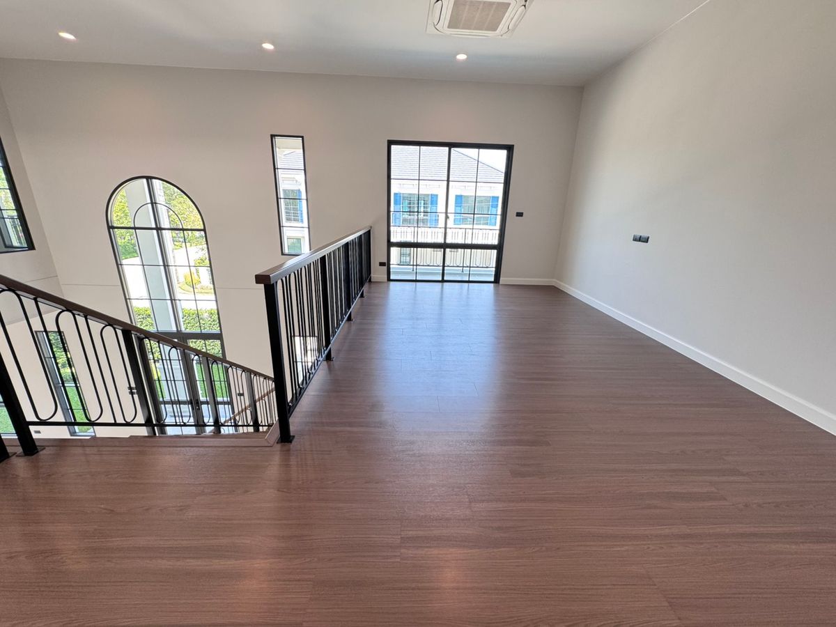 For RentHouseChaengwatana, Muangthong : Setthasiri Ngamwongwarn, a beautiful single house, good location, near Dae Mall Ngam Wong Wan and the expressway, just 5 minutes, available for rent.