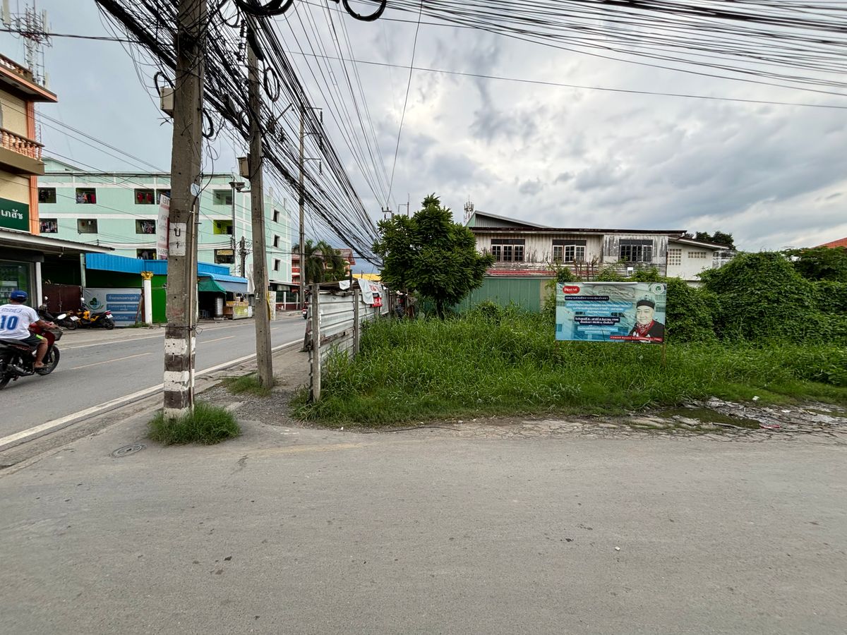 ขายที่ดินอ่อนนุช อุดมสุข : [17 กันยายน 2568] ที่ดินแปลงมุม 162 ตารางวา, อ่อนนุช 65 แยก 2, สุขุมวิท 77, กว้าง 17.5 เมตร ลึก 41 เมตร, 10,530,000.- (65,000 บาท/ตารางวา)