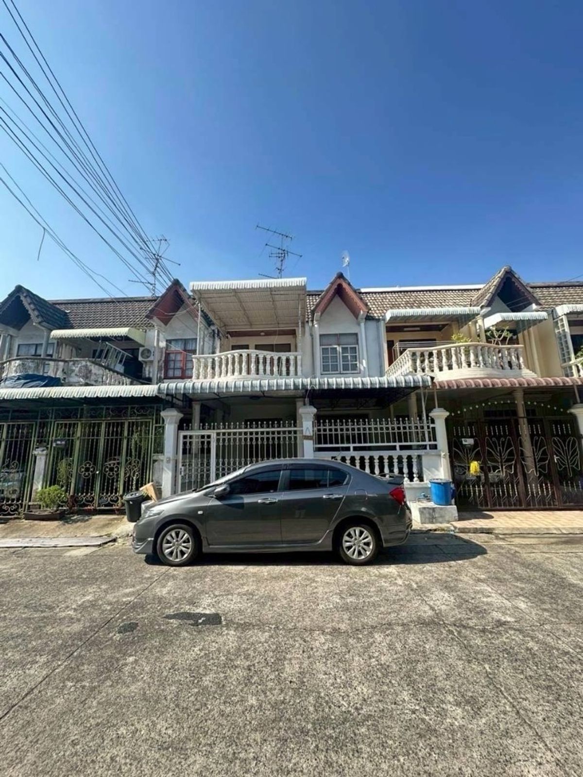 ขายทาวน์โฮมเกษตรศาสตร์ รัชโยธิน : 🏘️ ขาย..ทาวน์โฮม 🏘️ 4นอน 2น้ำ 1จอด 
32 ตร.ว.
 ลาดพร้าววังหิน22