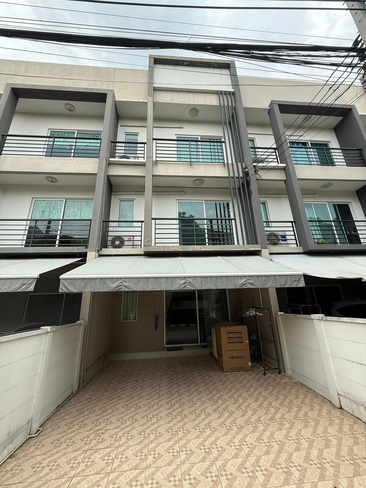 For RentTownhomeOnnut, Udomsuk : Rent a townhome Ban Klang Mueang Project, Sukhumvit 77, 45,000 baht per month