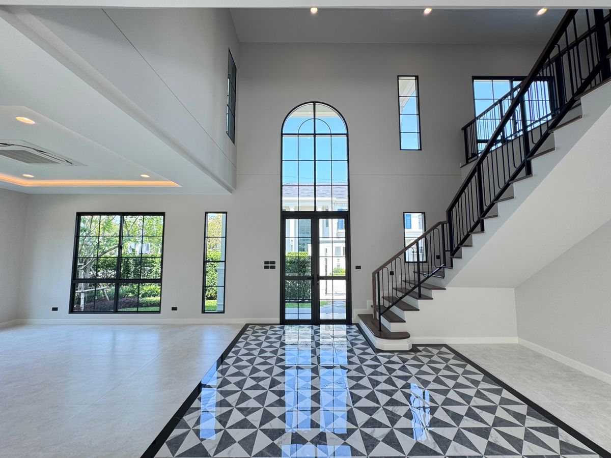 For RentHouseChaengwatana, Muangthong : Setthasiri Ngamwongwarn, a beautiful single house, good location, near Dae Mall Ngam Wong Wan and the expressway, just 5 minutes, available for rent.