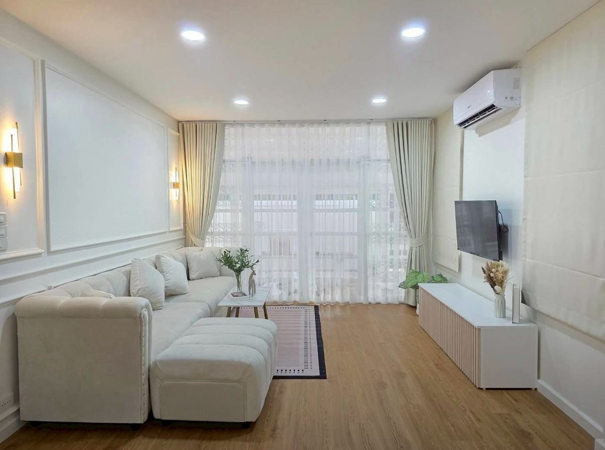 For RentHouseRatchadapisek, Huaikwang, Suttisan : LTH13218 - House for Rent House for Rent | Huaykwang Huai Khwang | 240 SQM | 4 Beds 3 Baths | 85K/Month | Near MRT Huaykwang
