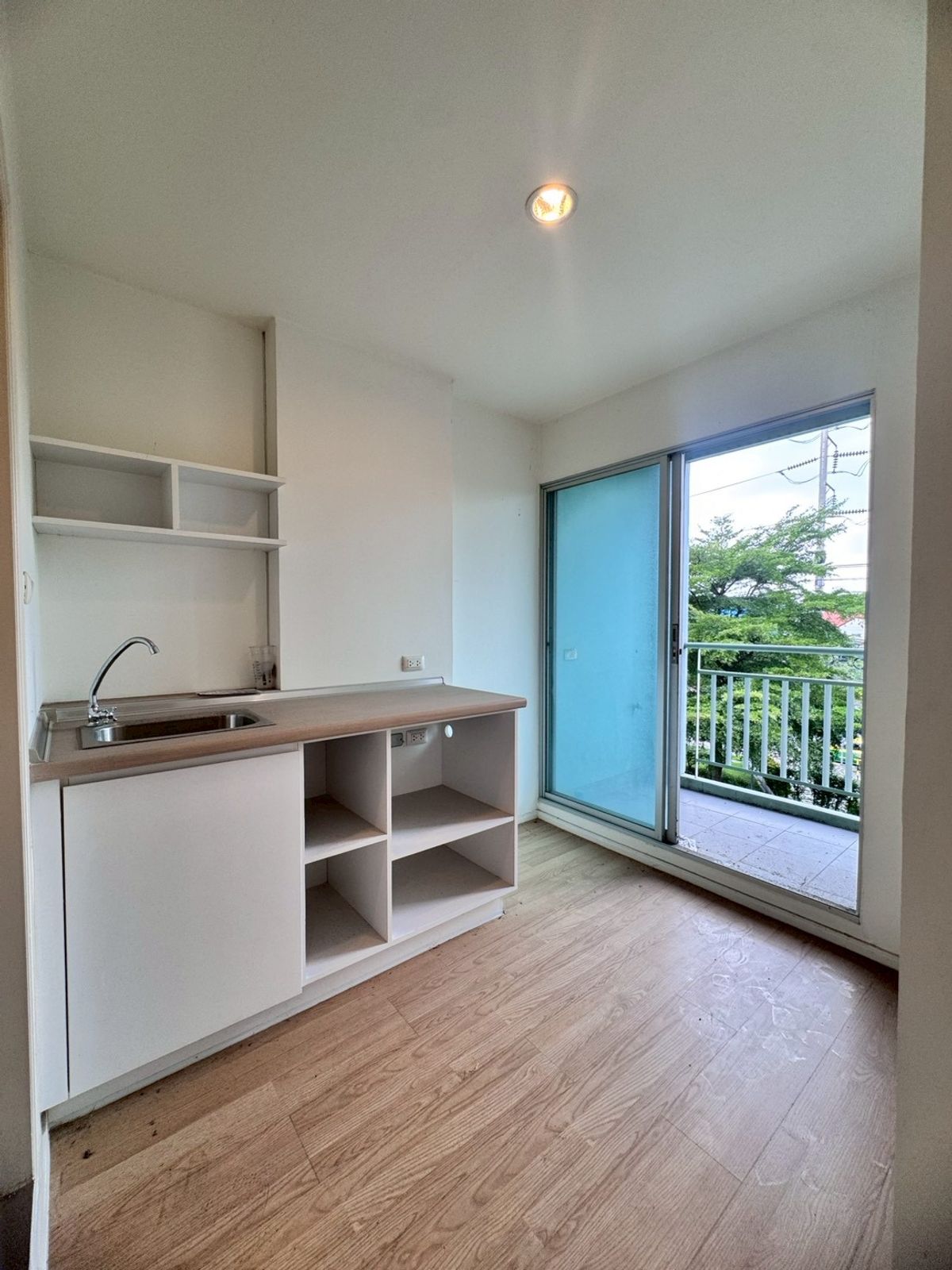 For SaleCondoPattanakan, Srinakarin : Condo for sale, Lumpini Ville Onnut-Phatthanakan A, 3rd floor ** only 1.65 million baht ** (N.1859)