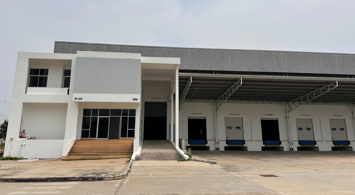 For RentWarehouseBangna, Bearing, Lasalle : For Rent: 📦 Warehouse + Office space, 📐️ available sizes 2,466 sq.m. / 2,650 sq.m. / 3,925 sq.m. ⛳ Project located on Bangna-Trad Road, Km. 22. 