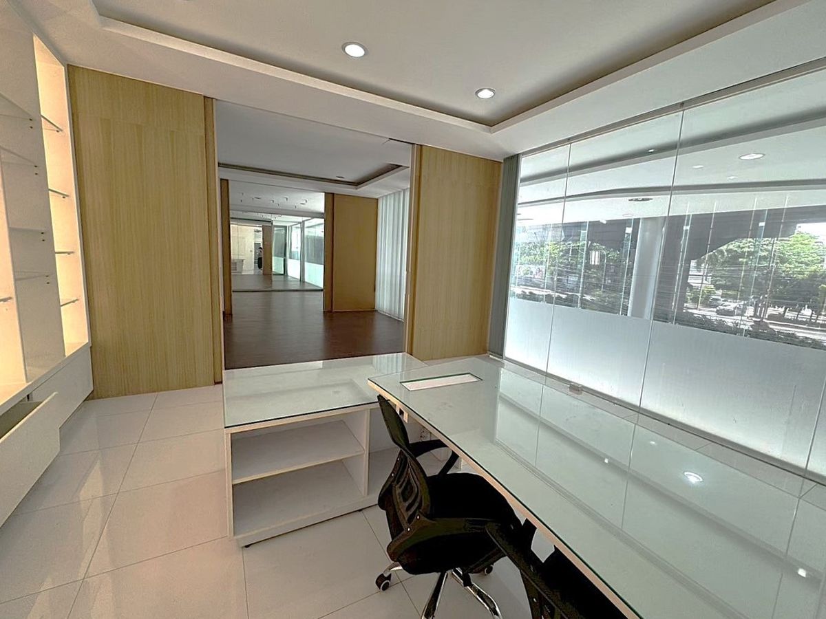 For RentShop HouseRama9, Petchburi, RCA : 3-Storey Building with Elevator and Parking for 15+ Cars on Rama 9 main road ** NO CO-AGENT **