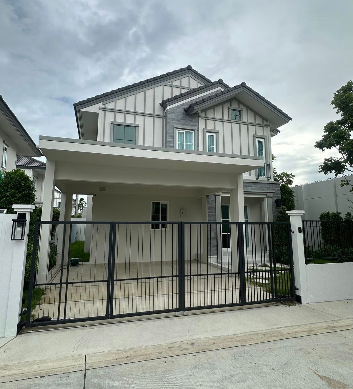 For RentHouseBangna, Bearing, Lasalle : Rental after corner 57.1 Sq. 4 bedrooms, 3 water houses, 2-story house, Villaggio 3, Srinakarin-Bang Na