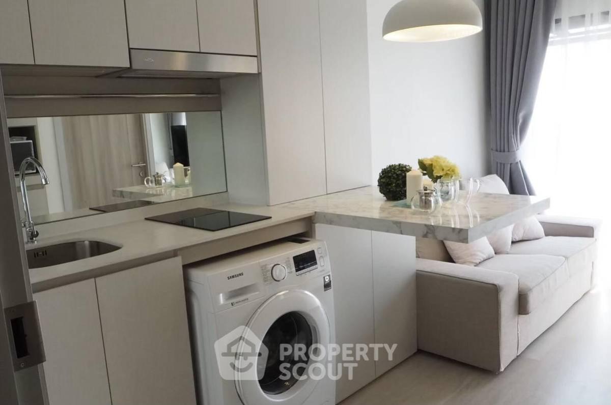 For RentCondoSilom, Saladaeng, Bangrak : 2-BR Condo at The Lofts Silom near BTS Surasak