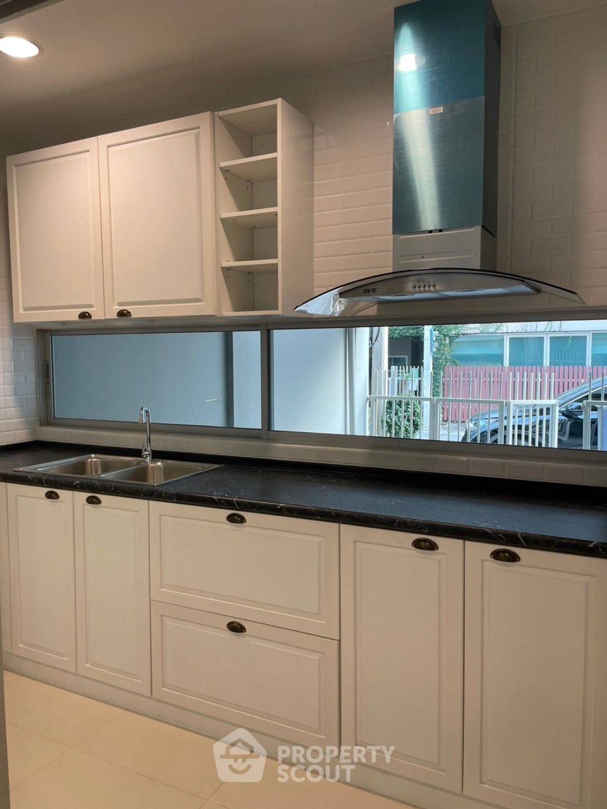 For RentTownhomePattanakan, Srinakarin : 2-BR Townhouse at Noble Cube Pattanakarn in Suan Luang