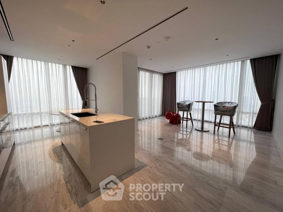 For SaleCondoSathorn, Narathiwat : 2-BR Condo at Four Seasons Private Residences Bangkok near BTS Saphan Taksin