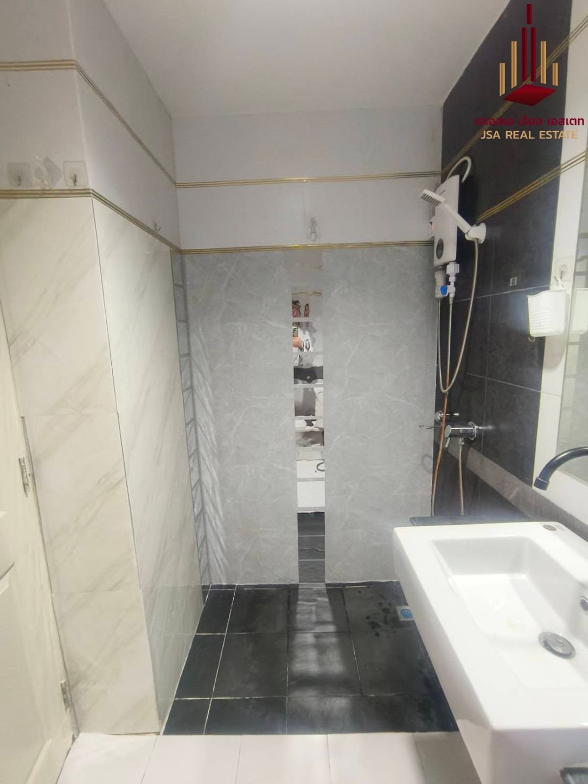 ขายคอนโดอ่อนนุช อุดมสุข : ✨ For Sale: A Space Sukhumvit 77 Condo ✨  💰 Only 1,535,000 THB