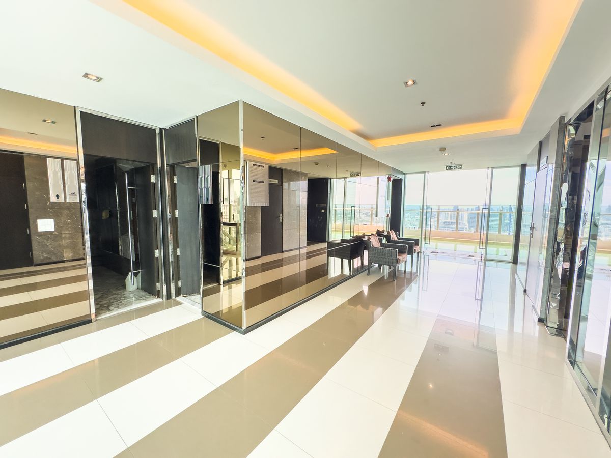 For SaleCondoRatchathewi,Phayathai : The Address Phaya Thai: 102 .46 sq. Middes, Phayathai, 22, 2 bedrooms, 2 bathrooms, 2 parking spaces in the project!