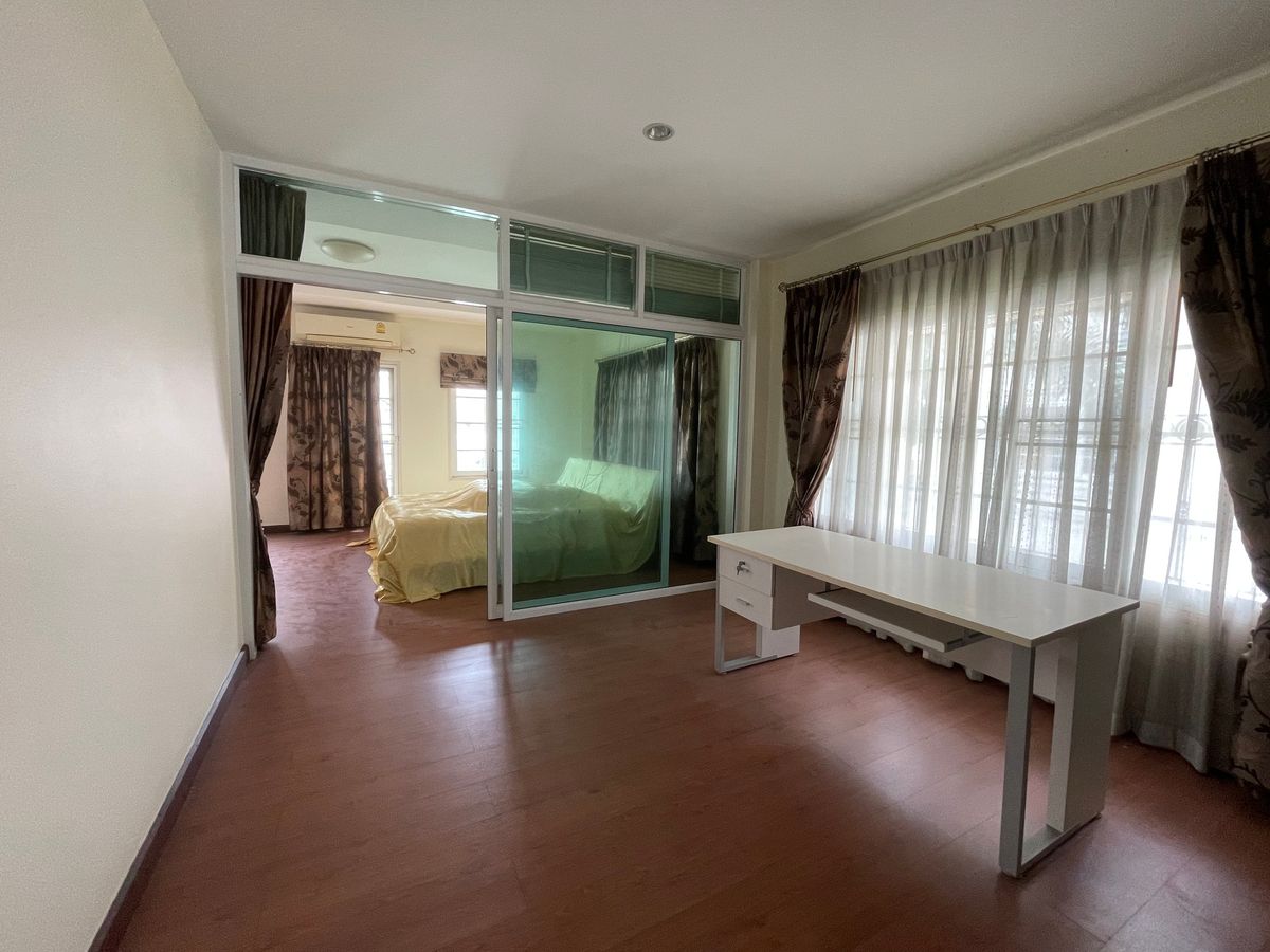 For RentHouseThaphra, Talat Phlu, Wutthakat : Urban Sathorn, a corner house near BTS, Bang Wa, only 5 minutes, available for rent