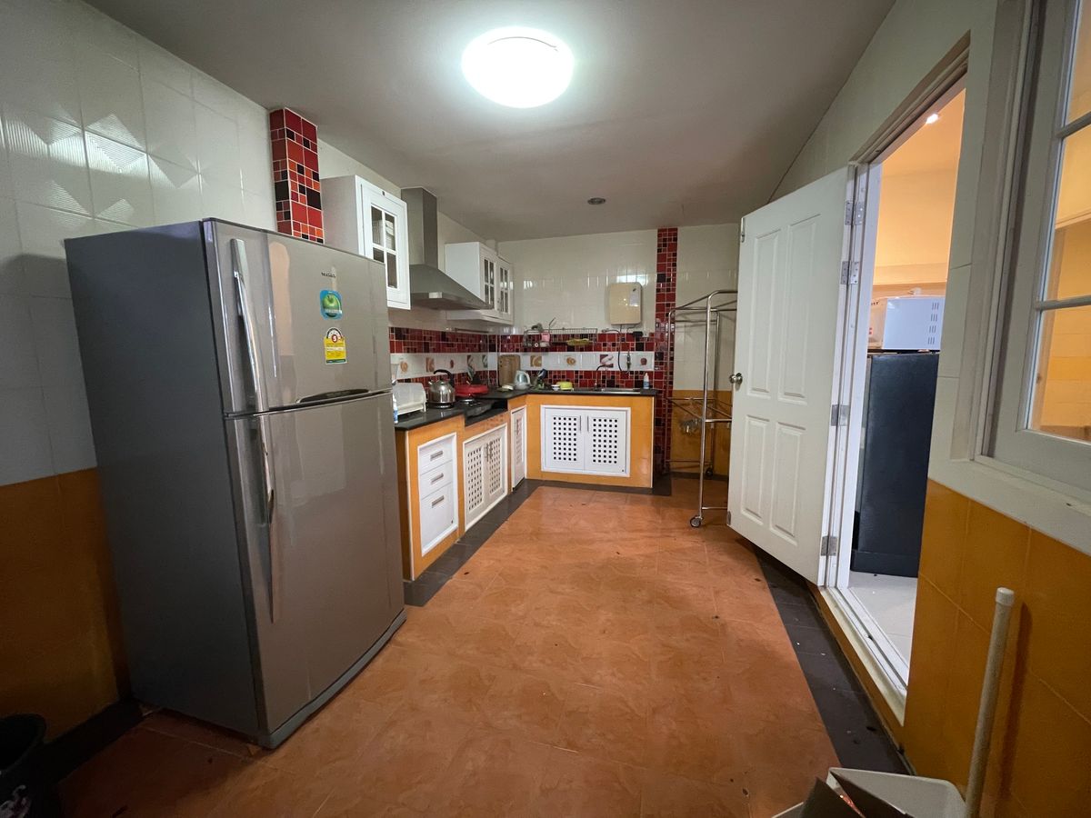 For RentHouseThaphra, Talat Phlu, Wutthakat : Urban Sathorn, a corner house near BTS, Bang Wa, only 5 minutes, available for rent