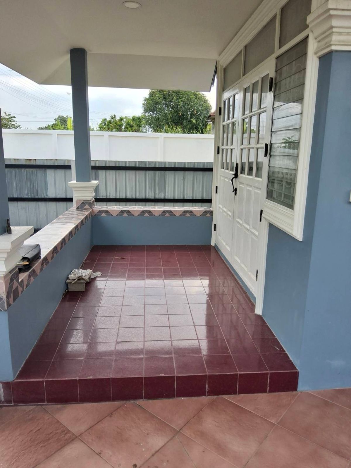 ขายบ้านพระราม 5 ราชพฤกษ์ บางกรวย : ขายบ้านพร้อมที่ดิน ขนาดพื้นที่บนเนื้อที่ 75 ตรว. ติดถนนในซอยเดินทางสะดวก