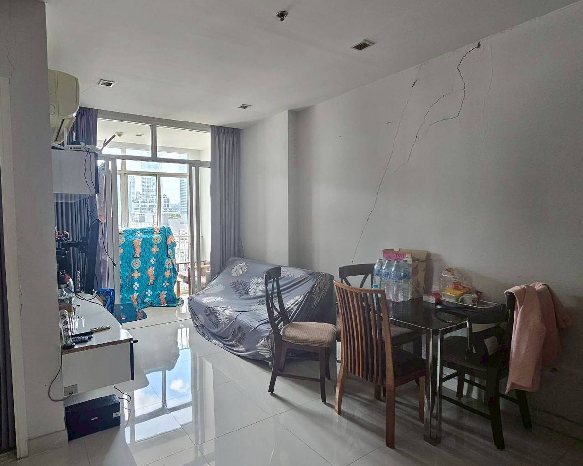 For SaleCondoRatchathewi,Phayathai : Urgent sale !! Lower than the condo scholarship in the heart of the city of Ideo Verve (Ideo Verve), the royal room, a beautiful corner room near the airport, convenient to travel.