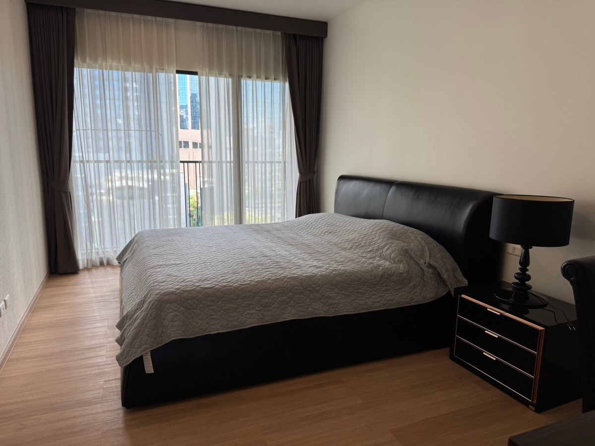 ให้เช่าคอนโดสุขุมวิท อโศก ทองหล่อ : (ปล่อยเช่า) Noble Refine  1 นอน 51 ตร.ม.  ตกแต่งอย่างดี เฟอร์+เครื่องใช้ไฟฟ้าครบ ㅡ ติด🚆BTS พร้อมพงษ์