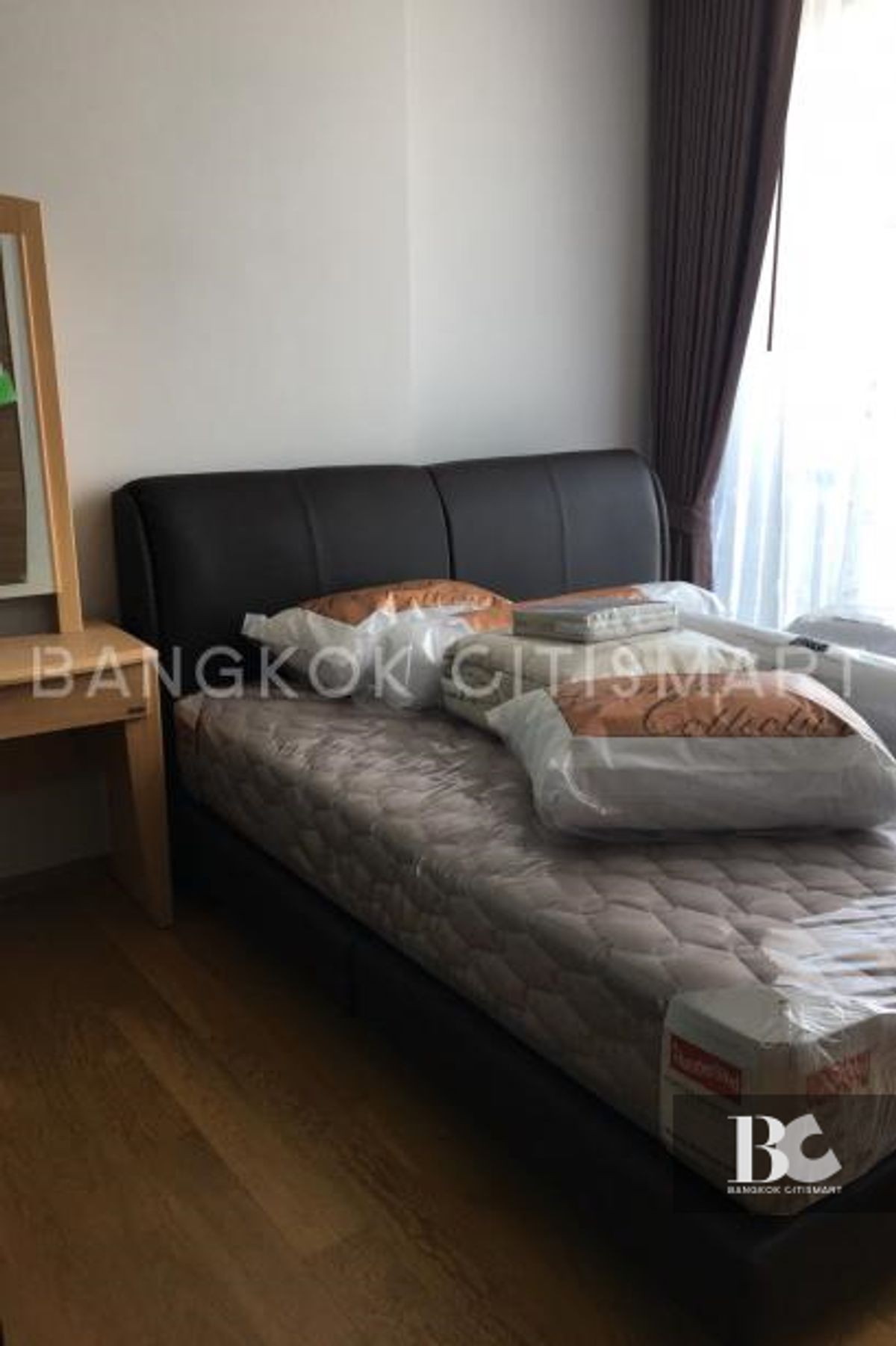 For RentCondoSathorn, Narathiwat : Condo for rent Noble Revo Silom, near BTS Surasak 160 m.