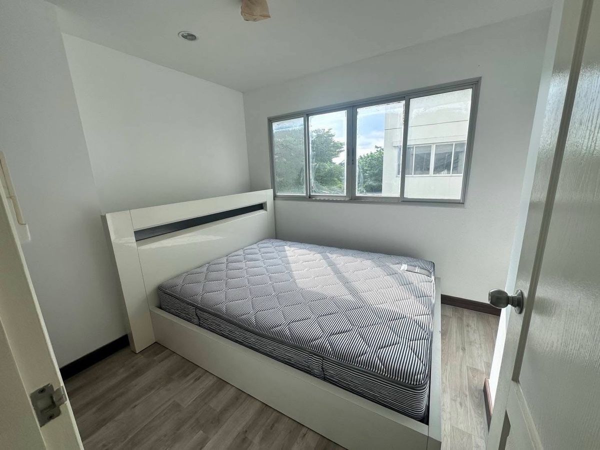 ขายคอนโดเสรีไทย-นิด้า : ขาย คอนโด Lumpini Condo Town Nida - Serithai (ลุมพินี คอนโดทาวน์ นิด้า - เสรีไทยเฟส1) ชั้น : 4 ตึก : A2 ขนาดห้อง : 26 ตร.ม ราคา : 1,099,000 บาท