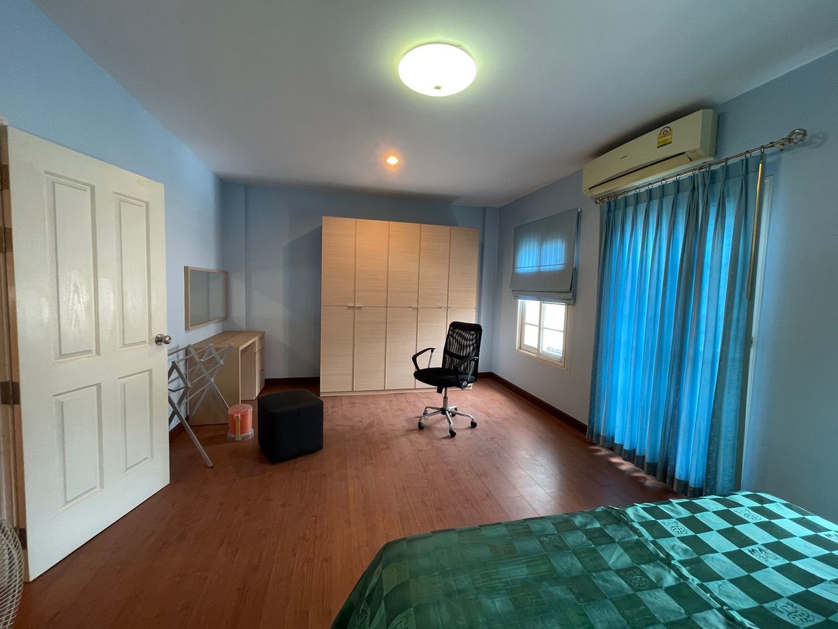 For RentHouseThaphra, Talat Phlu, Wutthakat : Urban Sathorn, a corner house near BTS, Bang Wa, only 5 minutes, available for rent