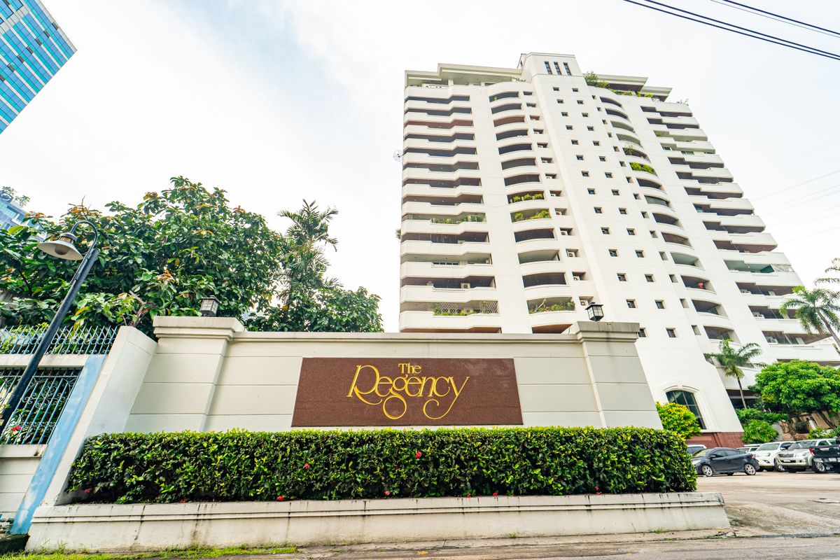 For SaleCondoLadprao, Central Ladprao : 🌟 Condo The Regency Condominium Combine Unit 700 sq.m. 📞 092-690-5445 High floor, private unit, stunning 360° view 🏙️ Urgent Sale Only 💰 45 MB 🔥