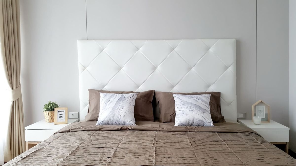 For RentCondoSukhumvit, Asoke, Thonglor : The Lumpini 24 condo, convenient transportation, near BTS, have a beautiful shuttle room, complete furniture !!