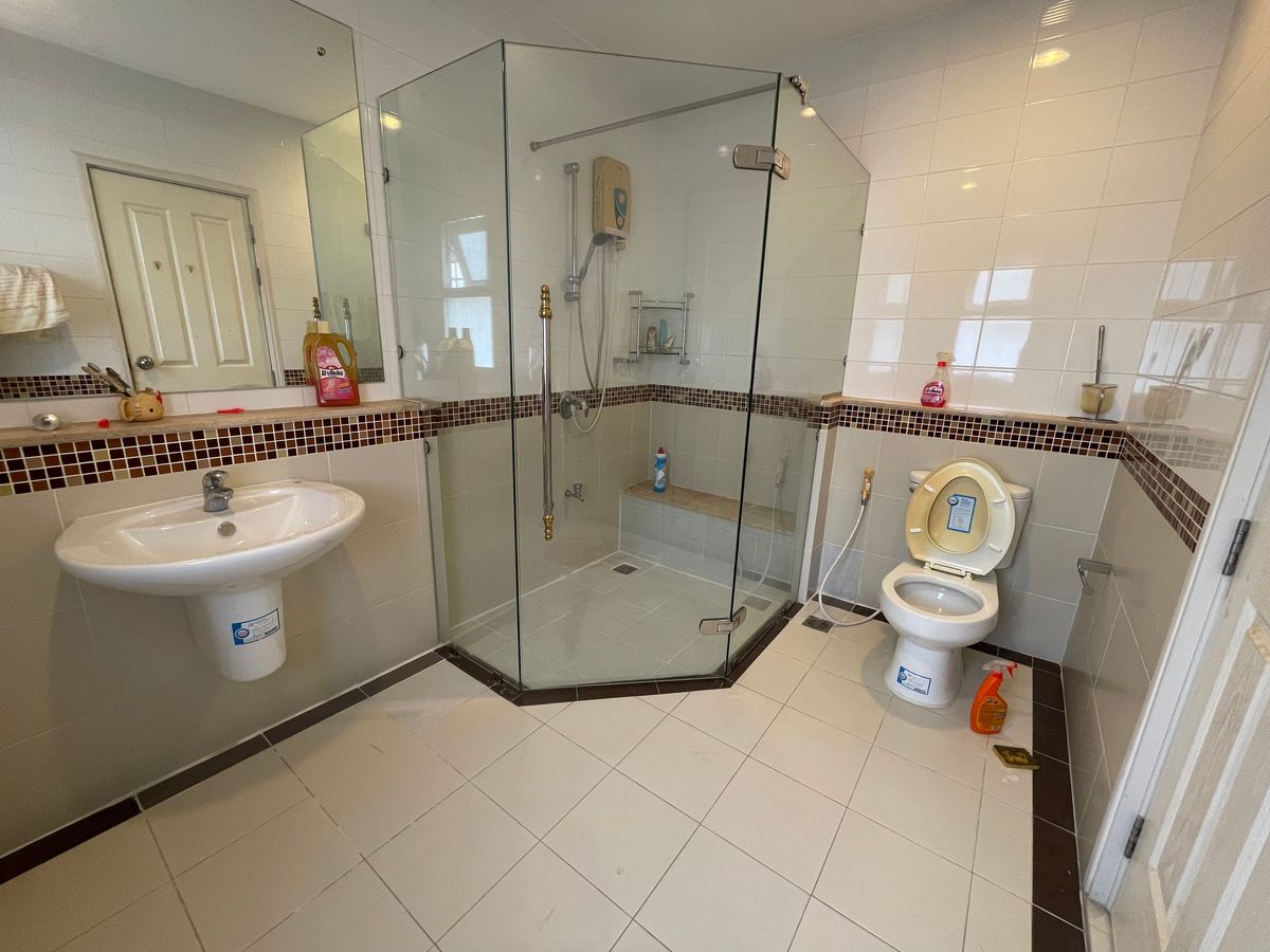 For RentHouseThaphra, Talat Phlu, Wutthakat : Urban Sathorn, a corner house near BTS, Bang Wa, only 5 minutes, available for rent