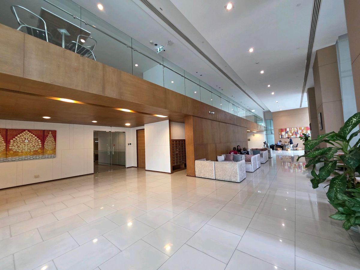 For RentCondoWongwianyai, Charoennakor : Condo for rent in the heart of the city near Krung Thonburi BTS Station