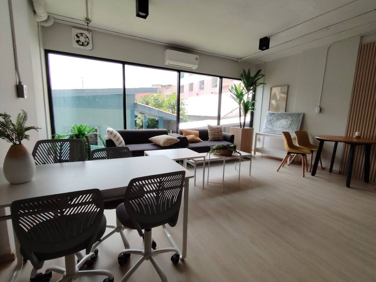 CondoSamut Prakan,Samrong : Selling/renting a condo with Alive Sukhumvit76 near BTS Bearing and Expressway Golden location, the best price