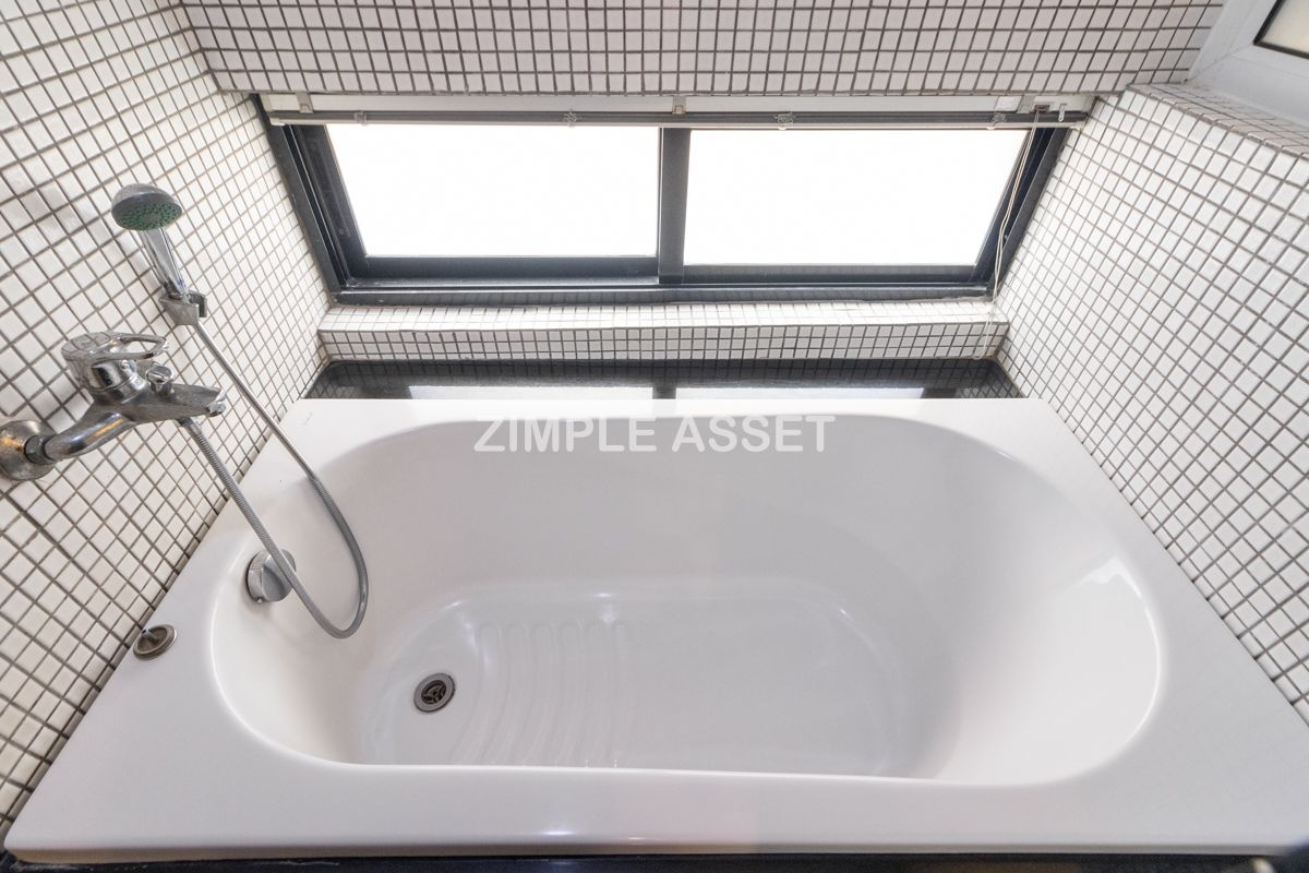 For RentSathorn, Narathiwat : Line ID: @zimple_asset  Modern room in Charoenkrung, fully furnished, convenient location. Short-term lease available.✨