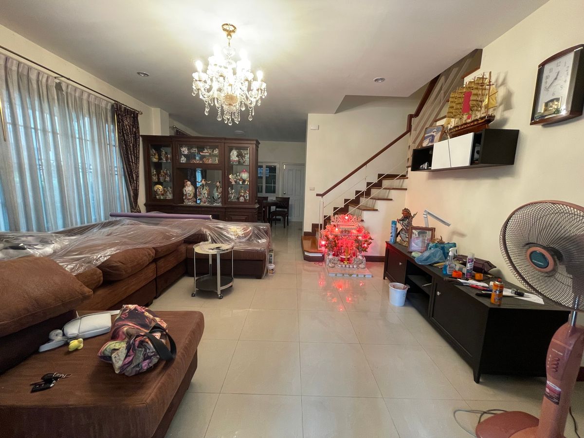 For RentHouseThaphra, Talat Phlu, Wutthakat : Urban Sathorn, a corner house near BTS, Bang Wa, only 5 minutes, available for rent