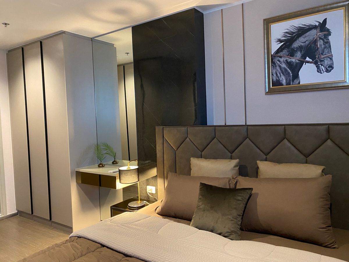 For RentCondoOnnut, Udomsuk : 1 bedroom with a bathtub