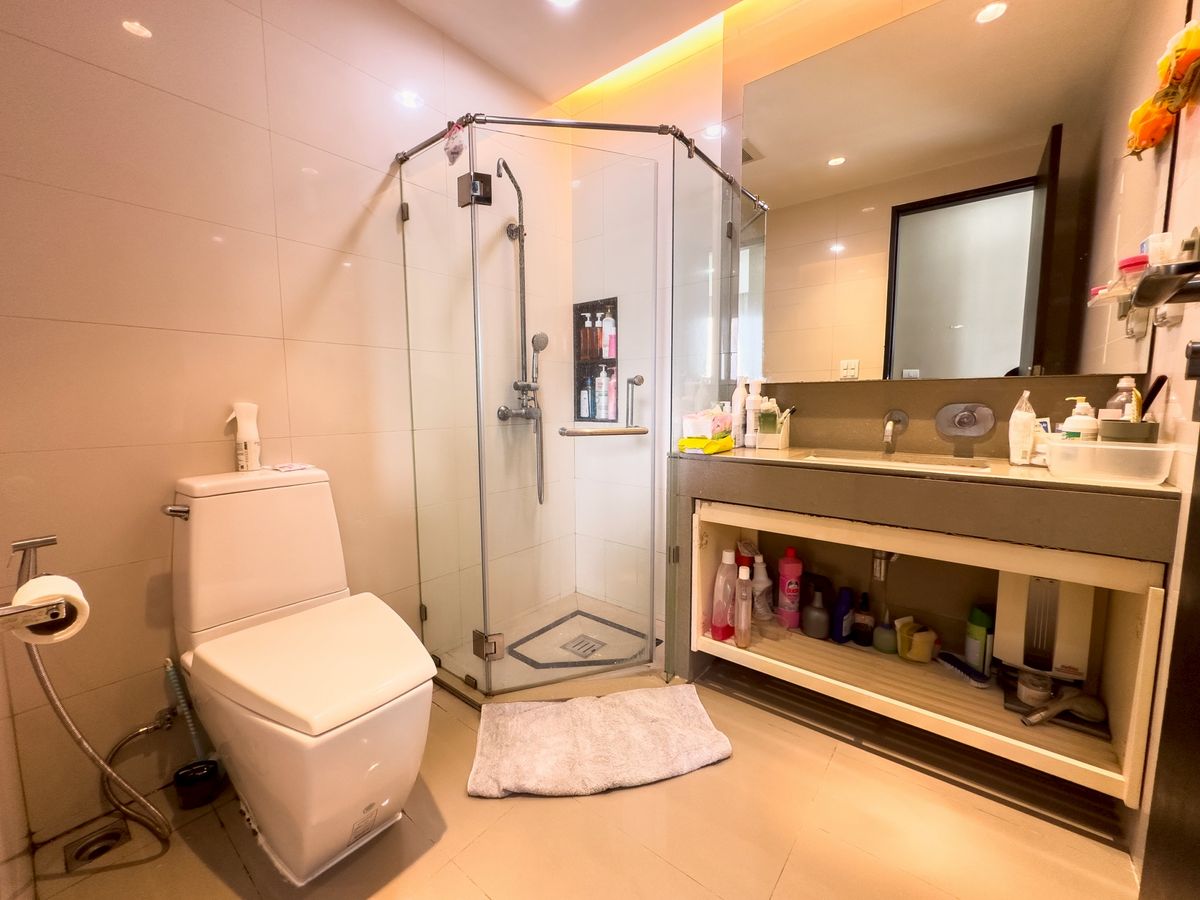 For SaleCondoRatchathewi,Phayathai : The Address Phaya Thai: 102 .46 sq. Middes, Phayathai, 22, 2 bedrooms, 2 bathrooms, 2 parking spaces in the project!