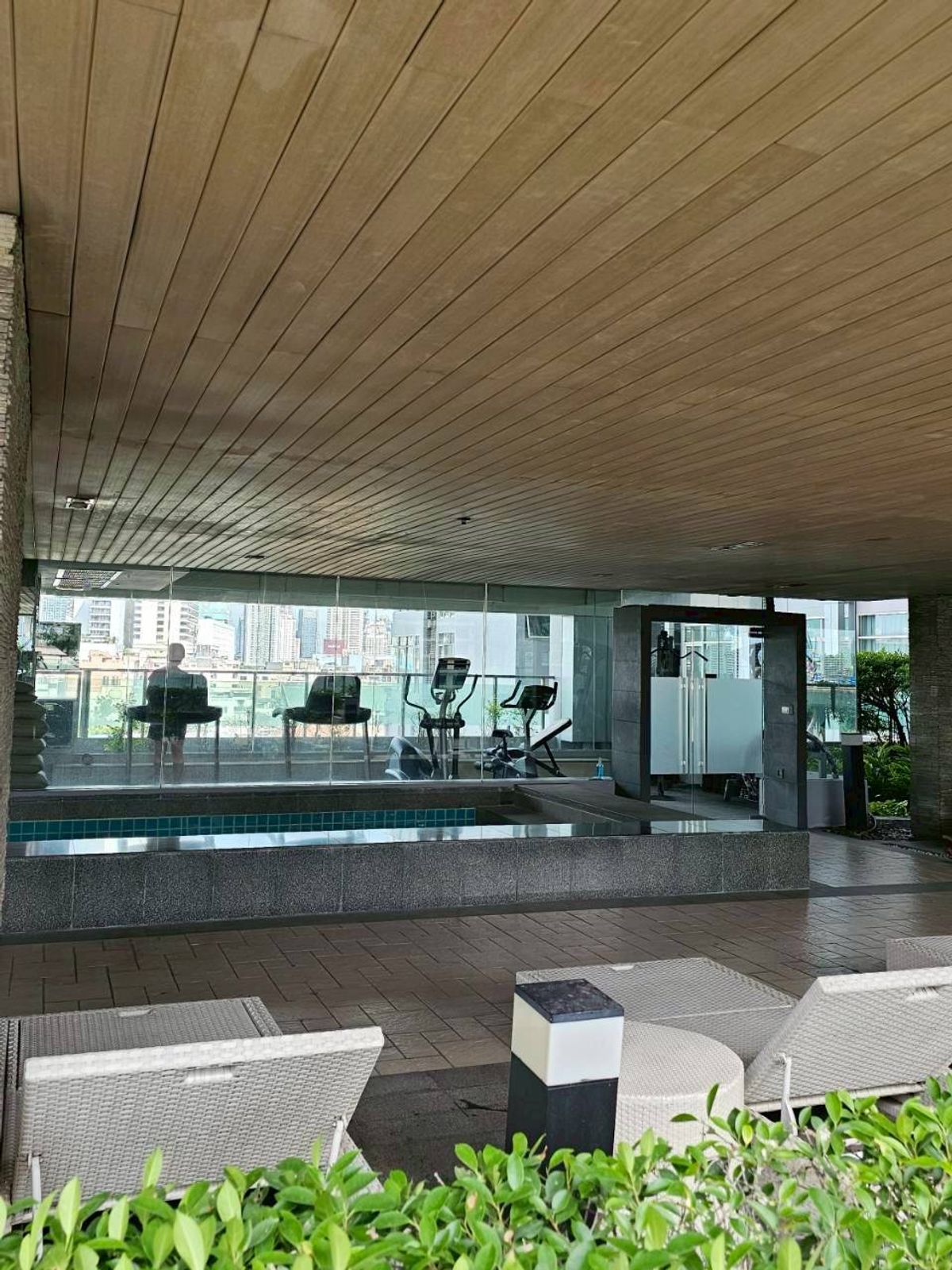 For SaleCondoRatchathewi,Phayathai : Urgent sale !! Lower than the condo scholarship in the heart of the city of Ideo Verve (Ideo Verve), the royal room, a beautiful corner room near the airport, convenient to travel.