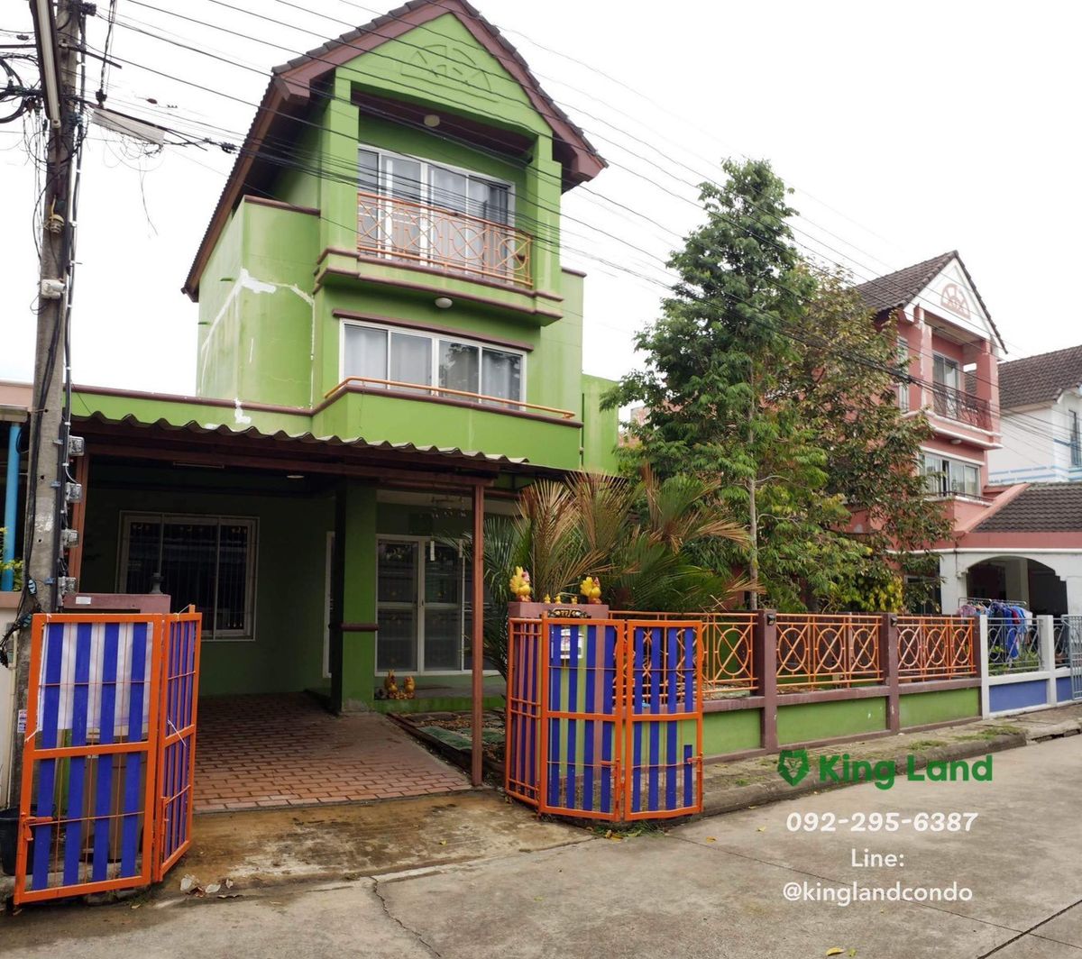 For RentHouseNawamin, Ramindra : #39th floor detached house for rent, 39 sq.w., Phraya Suren Village Soi Ram Inthra 109, 3 bedrooms, 2 bathrooms, 3 air conditioners, park 2 cars, rent 15,000 baht/month #Stop animals Must take care of the order #Near the Pink BTS 10 minutes ** Free 30/11/