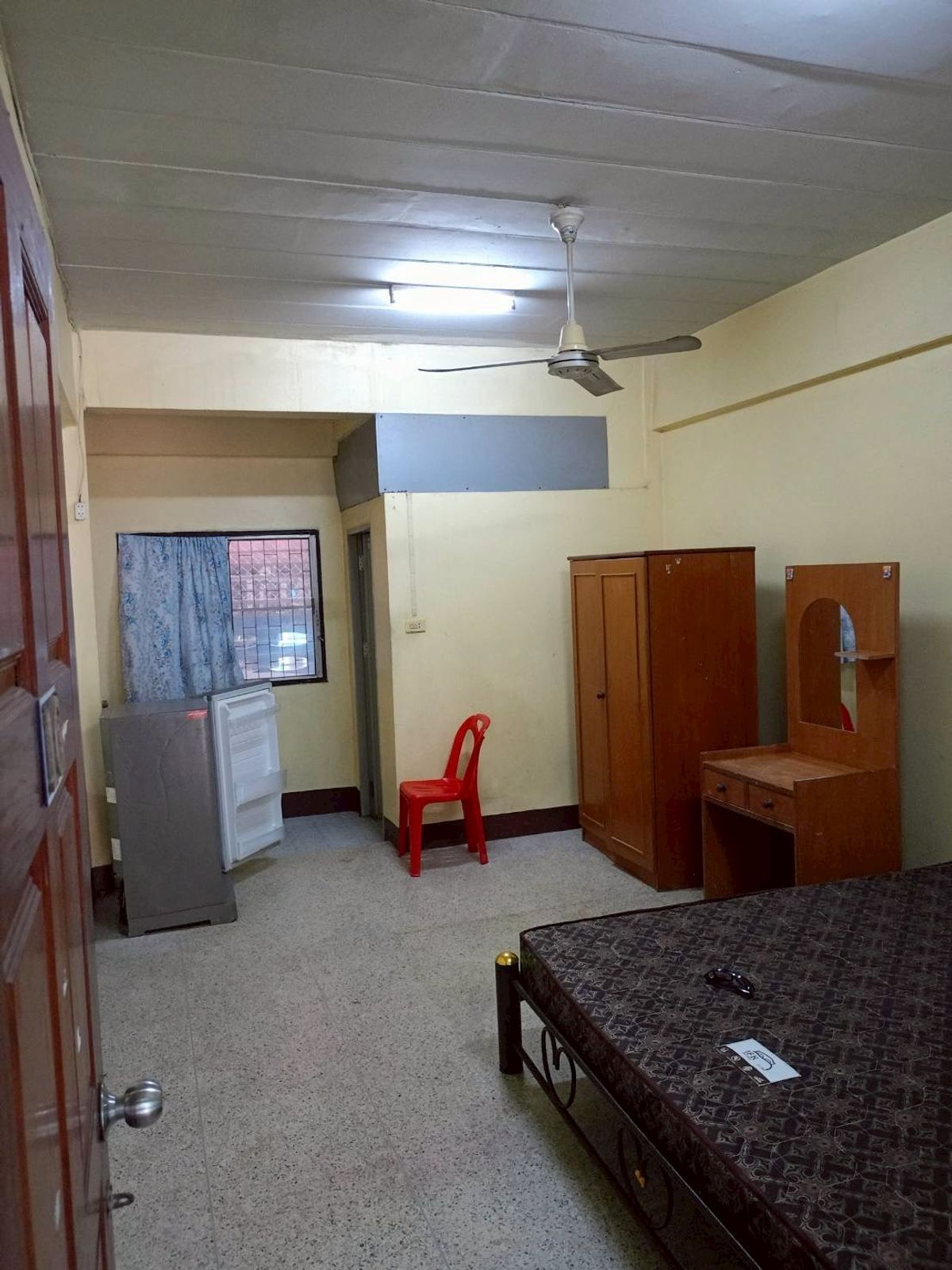 For SaleUbon Ratchathani : Selling a dormitory, good location Near Chayangkun Road, near Ratchavej Hospital, near Big C, Ubon Ratchathani Province