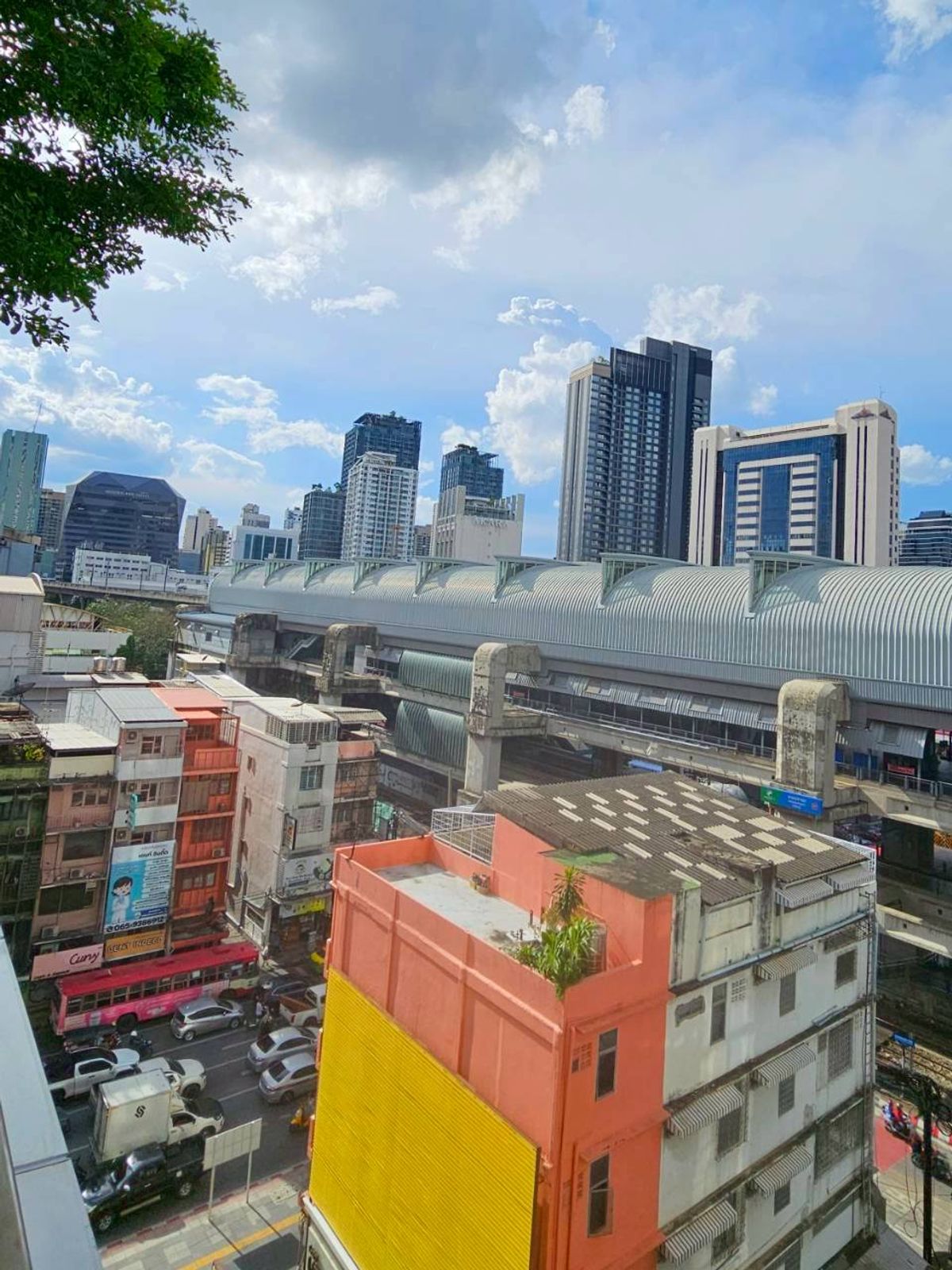 For SaleCondoRatchathewi,Phayathai : Urgent sale !! Lower than the condo scholarship in the heart of the city of Ideo Verve (Ideo Verve), the royal room, a beautiful corner room near the airport, convenient to travel.