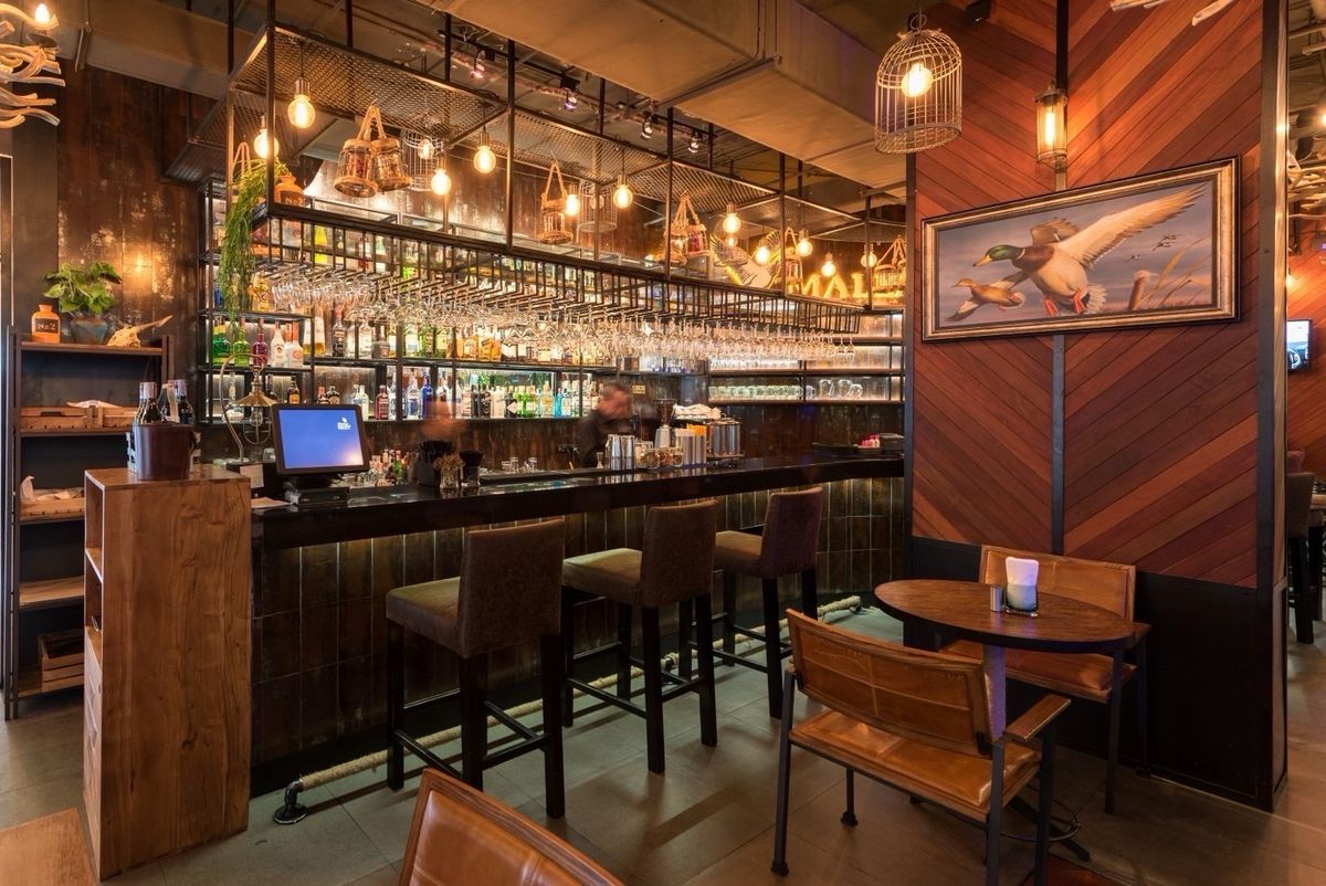ให้เช่าร้านค้า/ตลาดนัดสุขุมวิท อโศก ทองหล่อ : ให้เช่า ร้านอาหาร คาเฟ่ 214.65 ตร.ม. ทองหล่อ พร้อมพงษ์ สุขุมวิท แนวรถไฟฟ้า BTS มีที่จอดรถ มีฐานลูกค้า | For Rent Restaurant and Cafe is sizing 214.65 sq.m., at Thonglor / Phrom Phong - Sukhumvit near BTS Sky Train Bangkok
