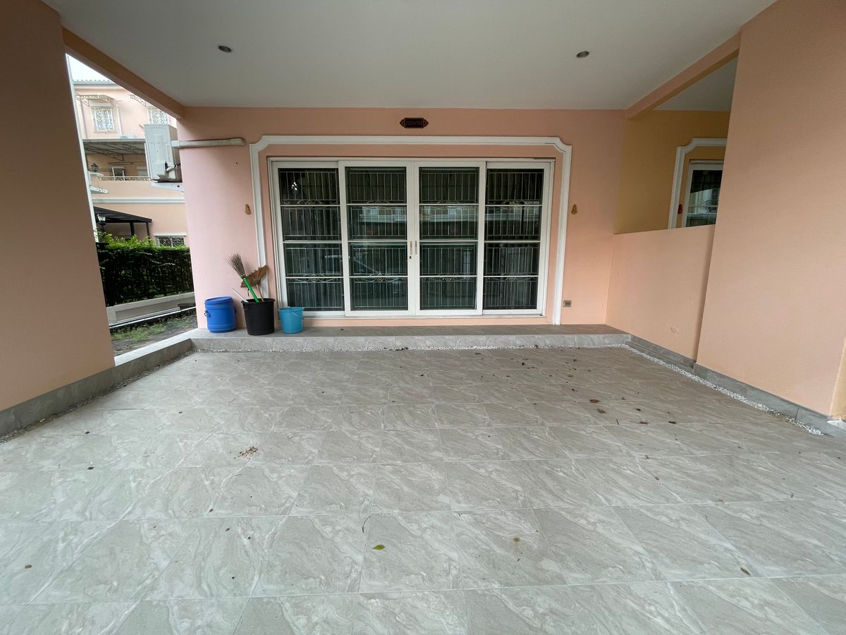 For RentHouseThaphra, Talat Phlu, Wutthakat : Urban Sathorn, a corner house near BTS, Bang Wa, only 5 minutes, available for rent