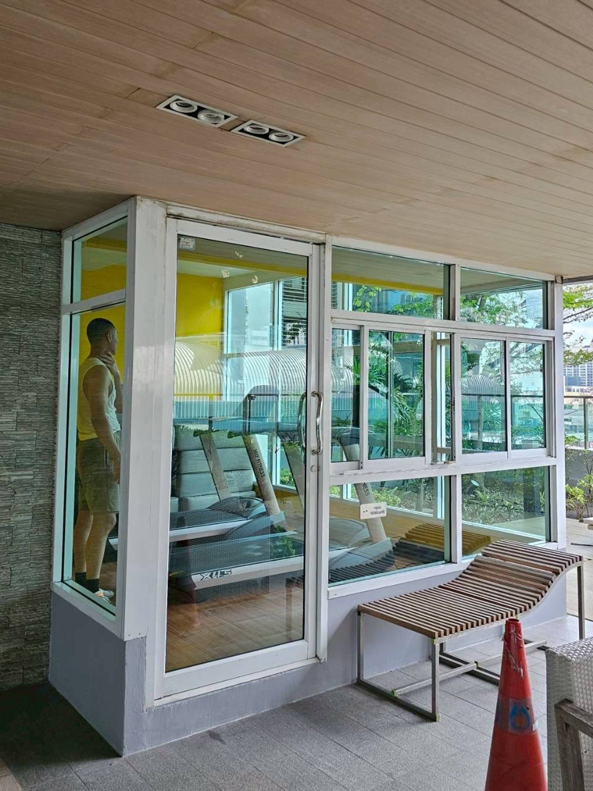 For SaleCondoRatchathewi,Phayathai : Urgent sale !! Lower than the condo scholarship in the heart of the city of Ideo Verve (Ideo Verve), the royal room, a beautiful corner room near the airport, convenient to travel.