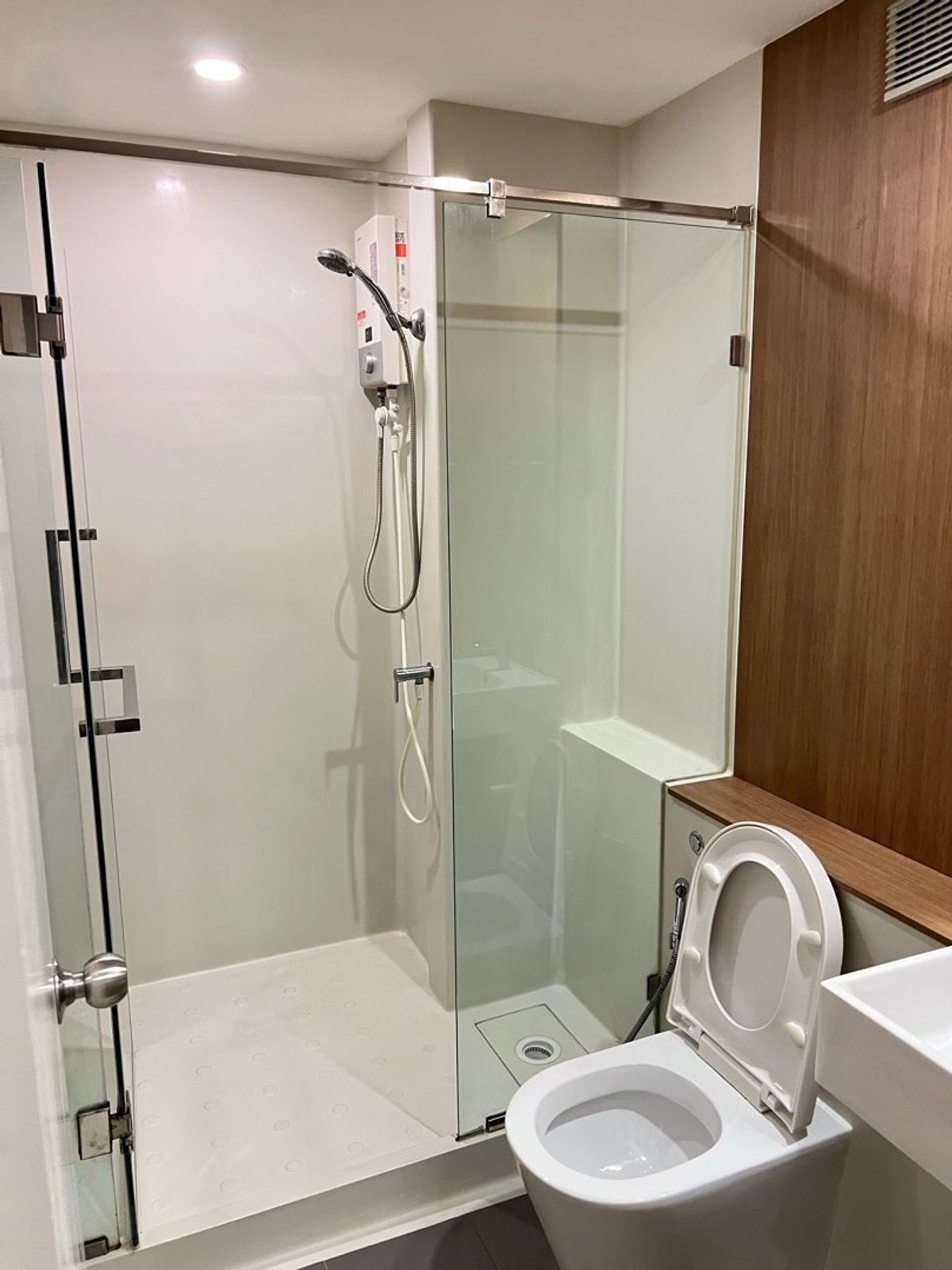 For RentCondoSathorn, Narathiwat : For rent 📍 Blossom Condo @ Sathorn - Charoenrat 📍 Fully furnished and equipped, near BTS Surasak