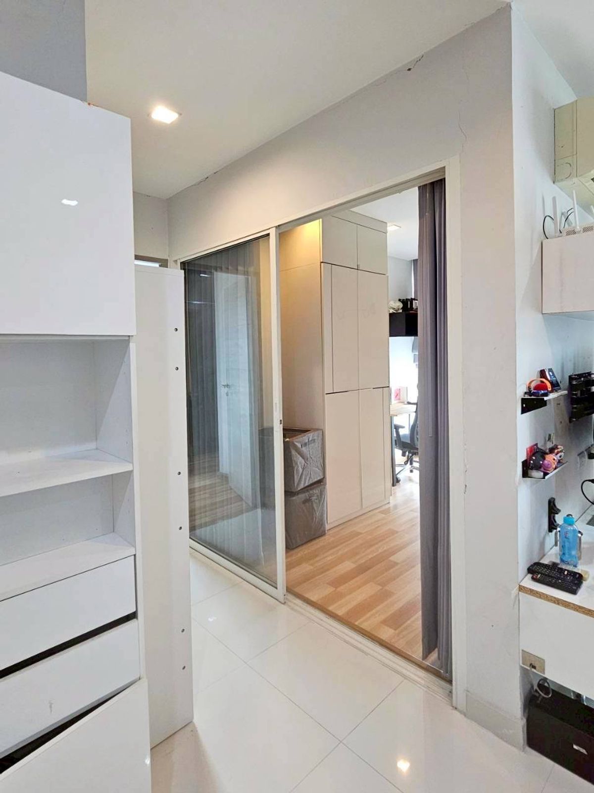 For SaleCondoRatchathewi,Phayathai : Urgent sale !! Lower than the condo scholarship in the heart of the city of Ideo Verve (Ideo Verve), the royal room, a beautiful corner room near the airport, convenient to travel.