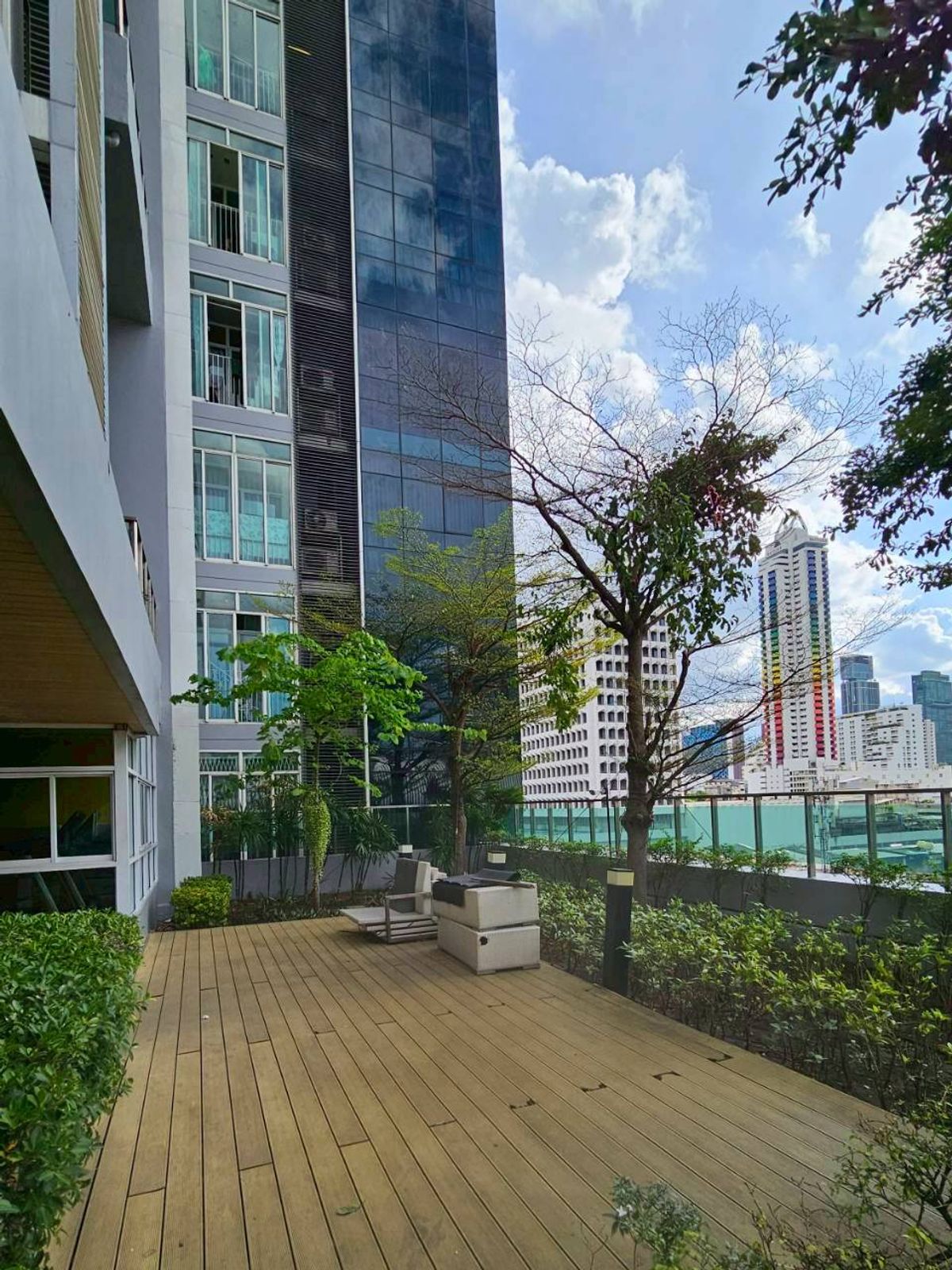 For SaleCondoRatchathewi,Phayathai : Urgent sale !! Lower than the condo scholarship in the heart of the city of Ideo Verve (Ideo Verve), the royal room, a beautiful corner room near the airport, convenient to travel.