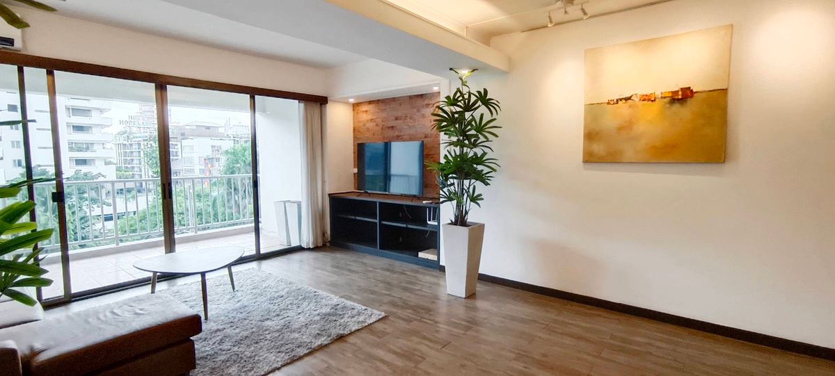 For RentCondoNana, North Nana,Sukhumvit13, Soi Nana : Ready to move 3 bed 3 bath condo for rent Baan Prida