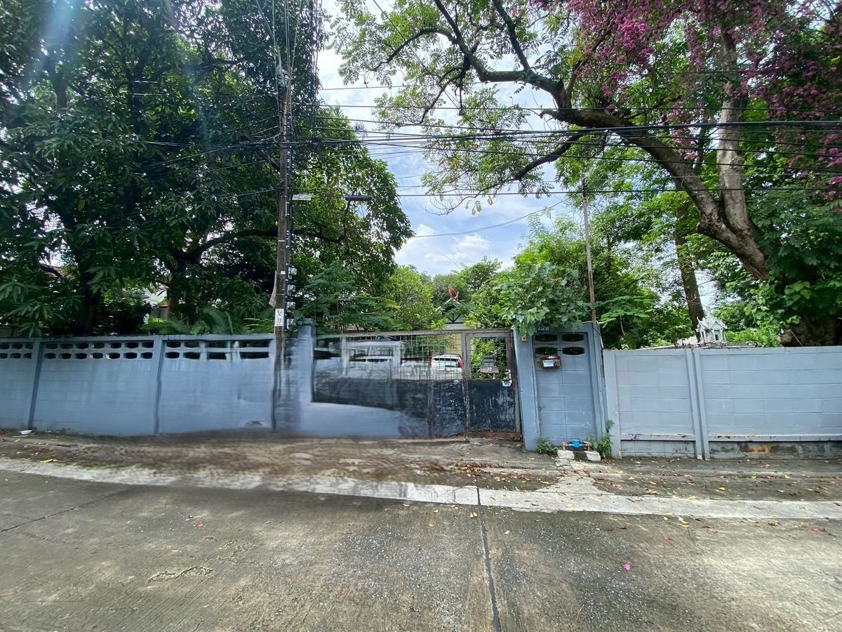 ขายที่ดินนนทบุรี บางใหญ่ บางบัวทอง : ขายบ้านพร้อมที่ดิน ในซอยติวานนท์18 เนื้อที่ 219 ตารางวา ทำเลดี เหมาะแก่การพักอาศัย