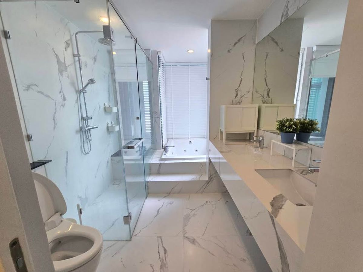 For RentPattanakan, Srinakarin : RH091125 Luxury Duplex Home for Rent, 3-Story, 4 Bedrooms, THE SONNE Srinakarin-Bangna