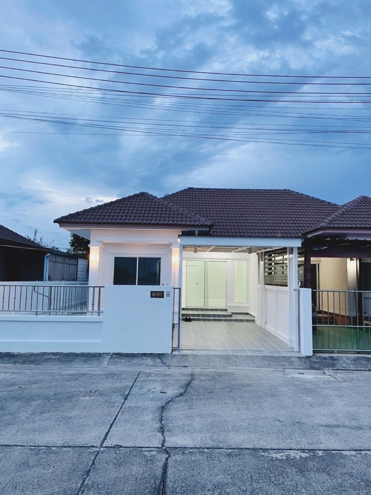 ขายพิษณุโลก : ขายบ้านแฝดรีโนเวทใหม่ ราคาดีมาก ต.หัวรอ ในเมืองพิษณุโลก ใกล้เซเว่น โลตัส บิ๊กซี ไทยแอร์โร 